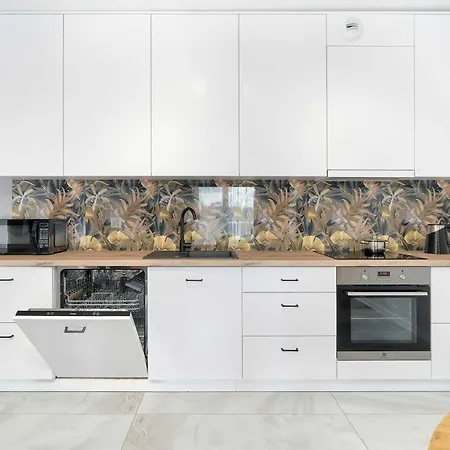 Spacious Family With A Balcony And Parking By Renters Βρότσλαβ