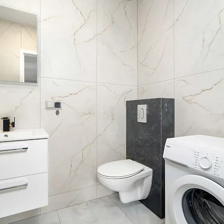 Spacious Family With A Balcony And Parking By Renters Διαμέρισμα *
